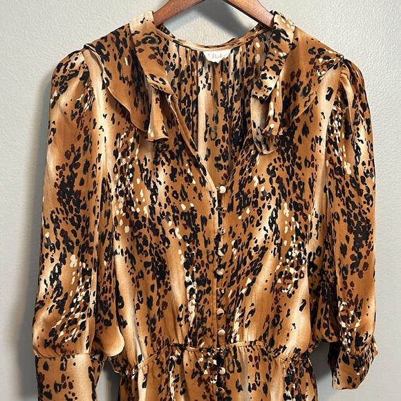 Parker 100% Silk Animal Print Blouse bag sleeve ruffle neck Size medium - Picture 8 of 16
